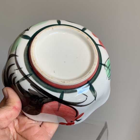 Unique ceramic bowl with rooster painting and scallop style lip. - Picture 5 of 6